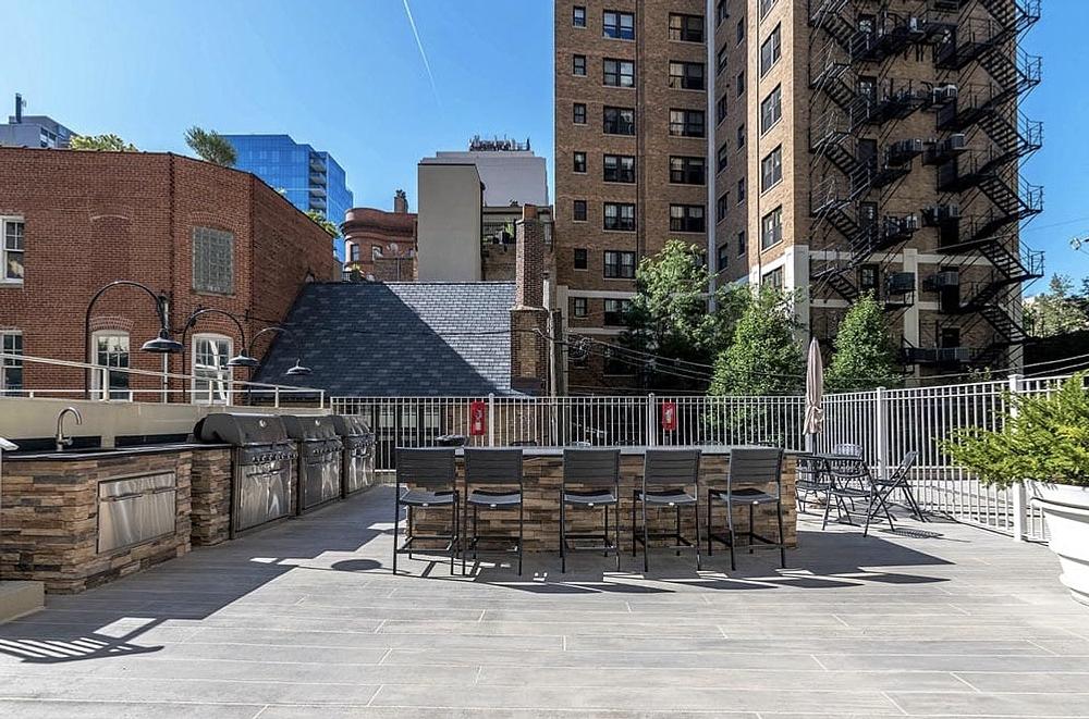 65 East Scott 65 East Scott Chicago, IL 60610