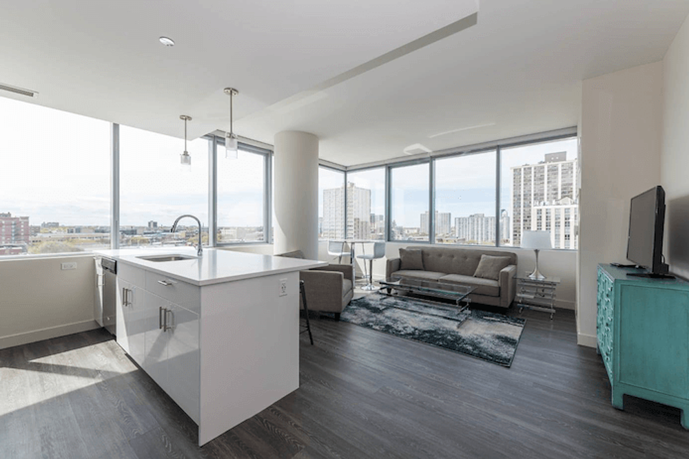 Eight Eleven Uptown 811 W Agatite Ave, Chicago, IL 60640