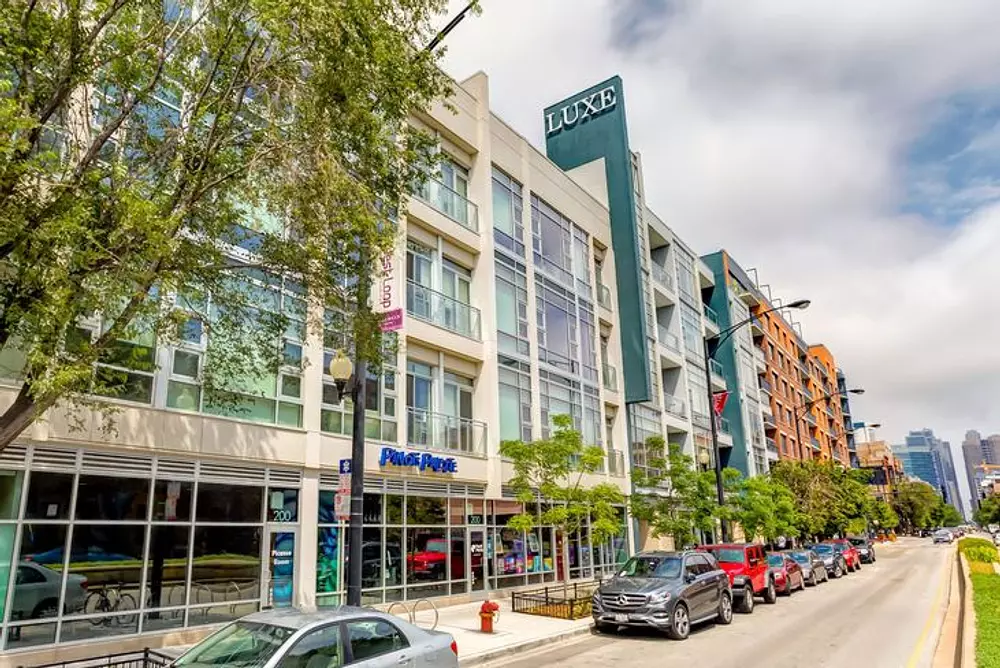 Luxe on Madison 1222 W Madison St, Chicago, IL 60607