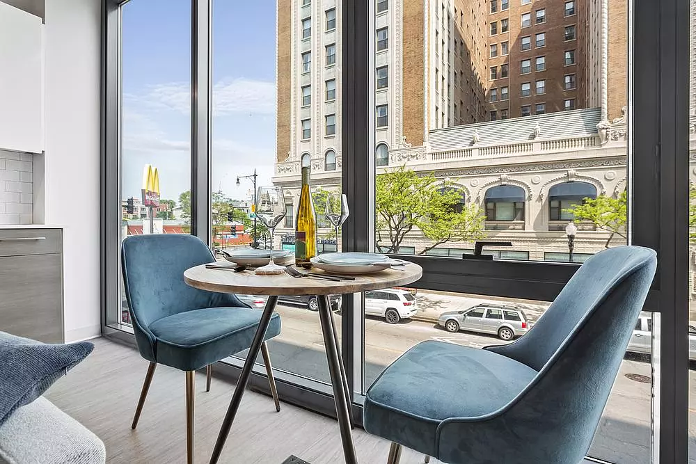 Upshore Chapter Apartments 4555 N Sheridan Rd, Chicago, IL 60640