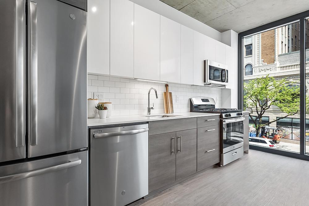 Upshore Chapter Apartments 4555 N Sheridan Rd, Chicago, IL 60640