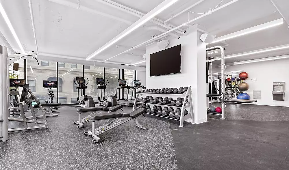 Upshore Chapter Apartments 4555 N Sheridan Rd, Chicago, IL 60640
