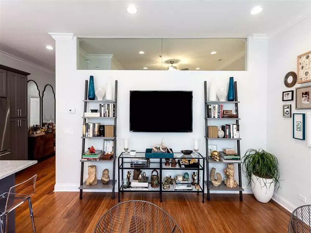 Wells Place Apartments 837-839 S Wells St, Chicago, IL 60607