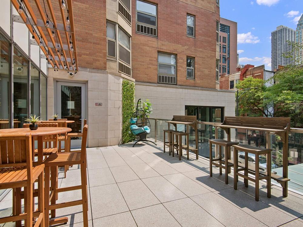 Chestnut Place 8 W Chestnut St, Chicago, IL 60610 Gold Coast - Leasing by Cross Street