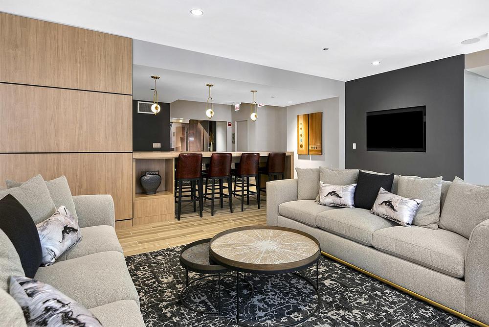 215 West Apartments 215 W Washington St, Chicago, IL 60606