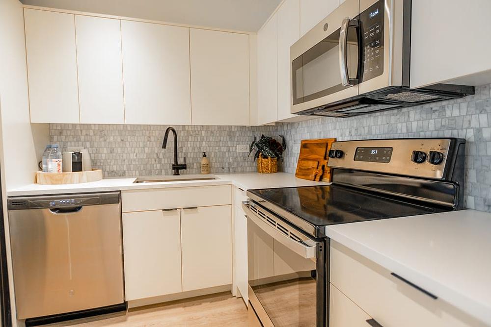 21 East Chestnut 21 E Chestnut St, Chicago, IL 60611