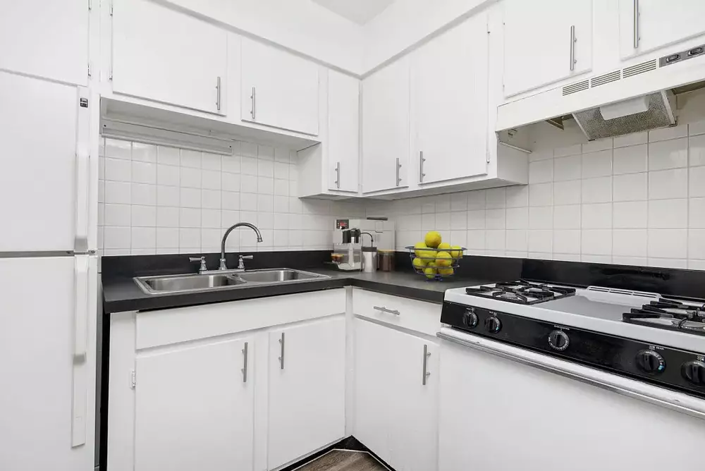 515 W. Barry 515 W Barry Ave, Chicago, IL 60657