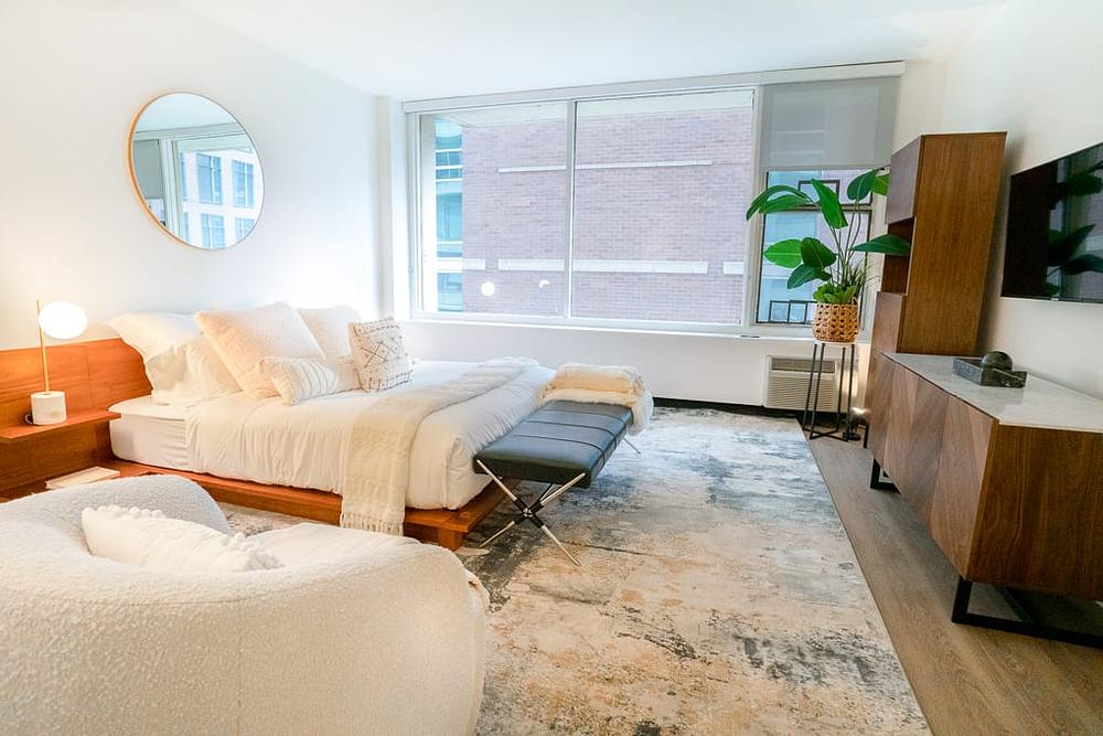 21 East Chestnut 21 E Chestnut St, Chicago, IL 60611