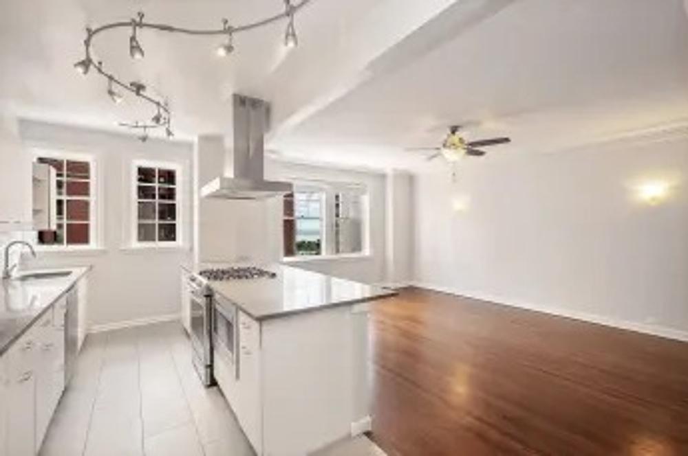 422 & 424 W Melrose 422-424 W Melrose St, Chicago, IL 60657