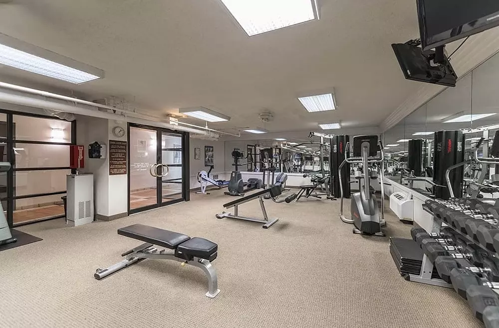 65 East Scott 65 East Scott Chicago, IL 60610