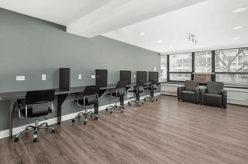 350 W Oakdale 350 W Oakdale Ave, Chicago, IL 60657