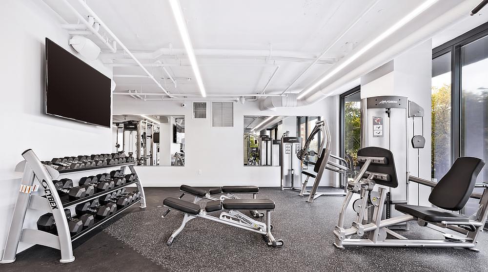 Upshore Chapter Apartments 4555 N Sheridan Rd, Chicago, IL 60640