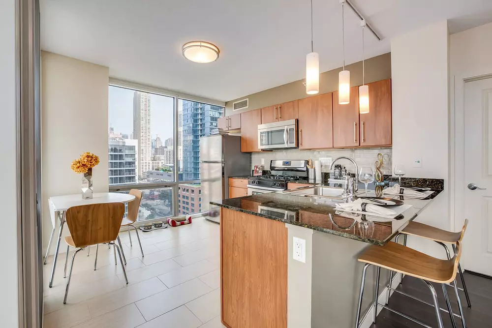 Flair Tower 222 W Erie St, Chicago, IL 60654