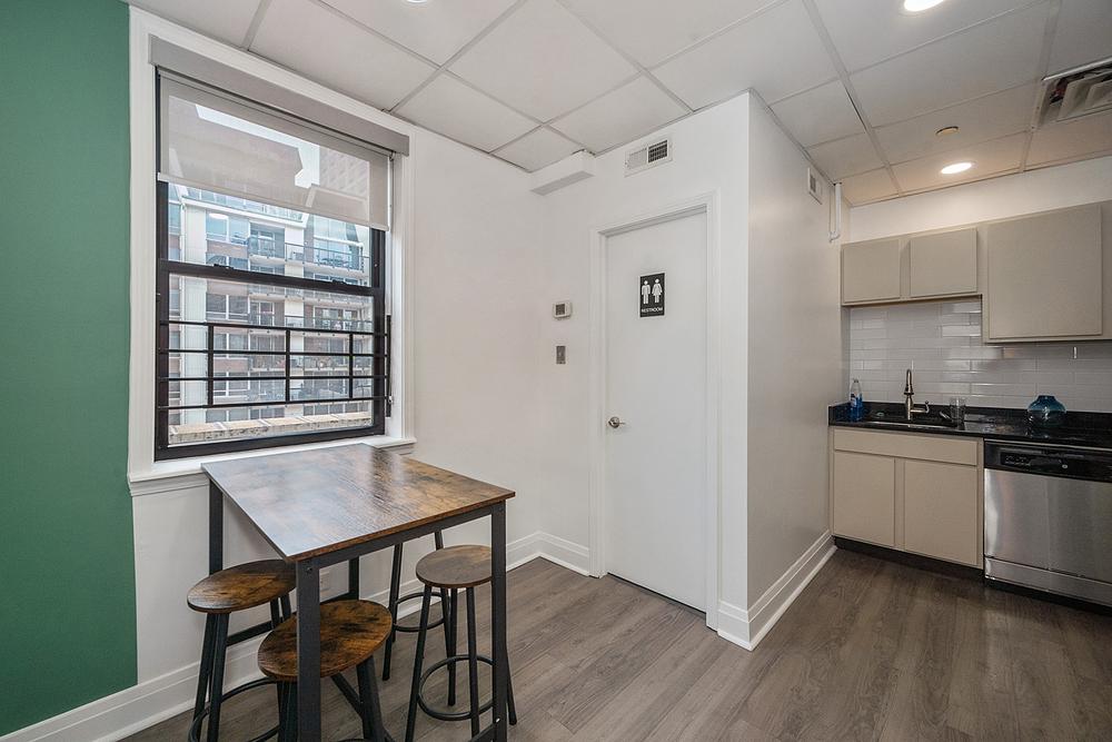 Seneca 200 E Chestnut St, Chicago, IL 60611