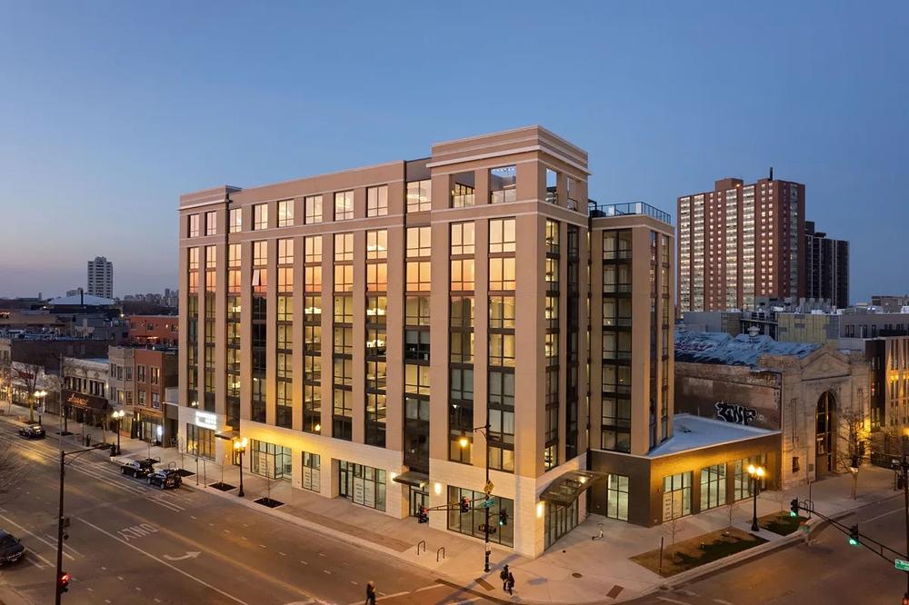 Platform 4611 4611 N Broadway St, Chicago, IL 60640