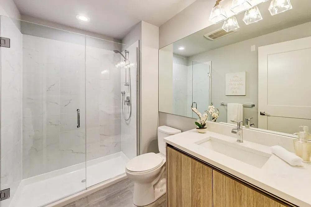 NEW - Arthurs of Old Town Apartments 300 W Division St, Chicago, IL 60610