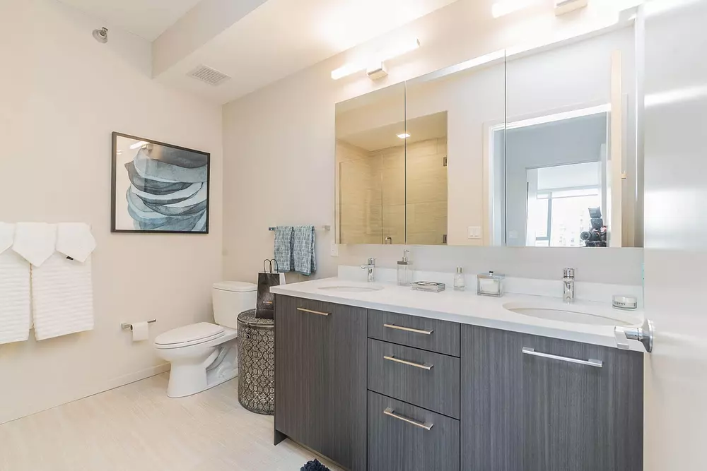 8 East Huron 8 E Huron St, Chicago, IL 60611