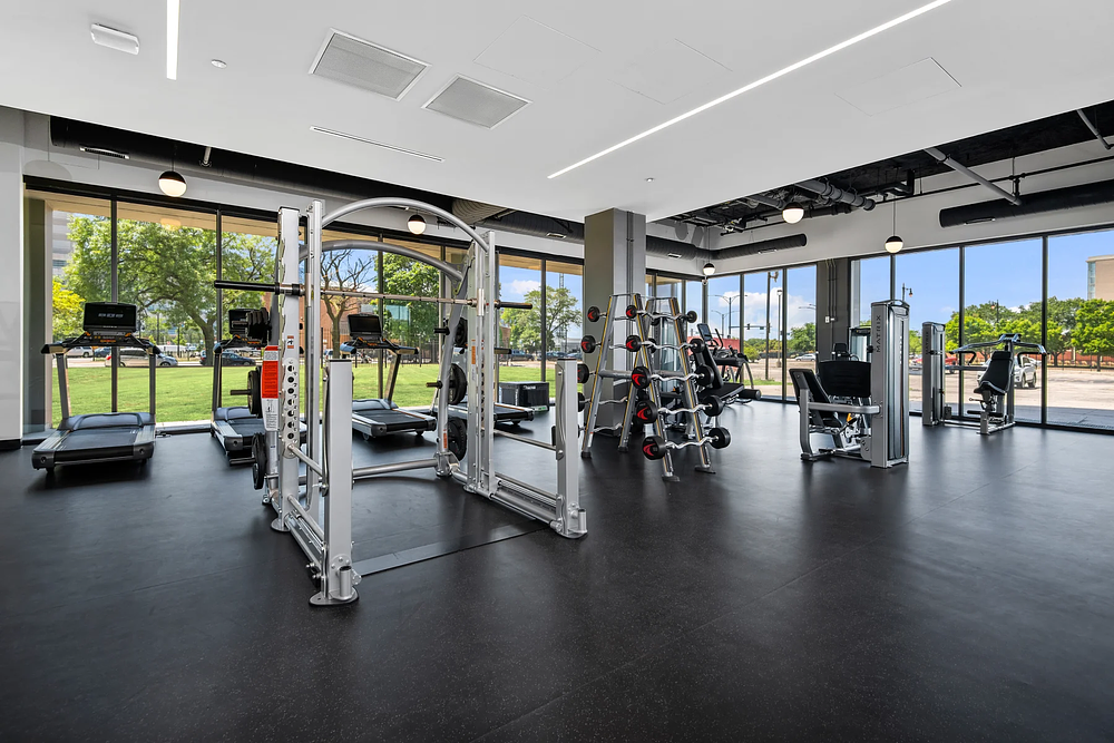 Atrio Apartments 1922 W Ogden Ave, Chicago, IL 60612 Medical District - Leasing by Cross Street