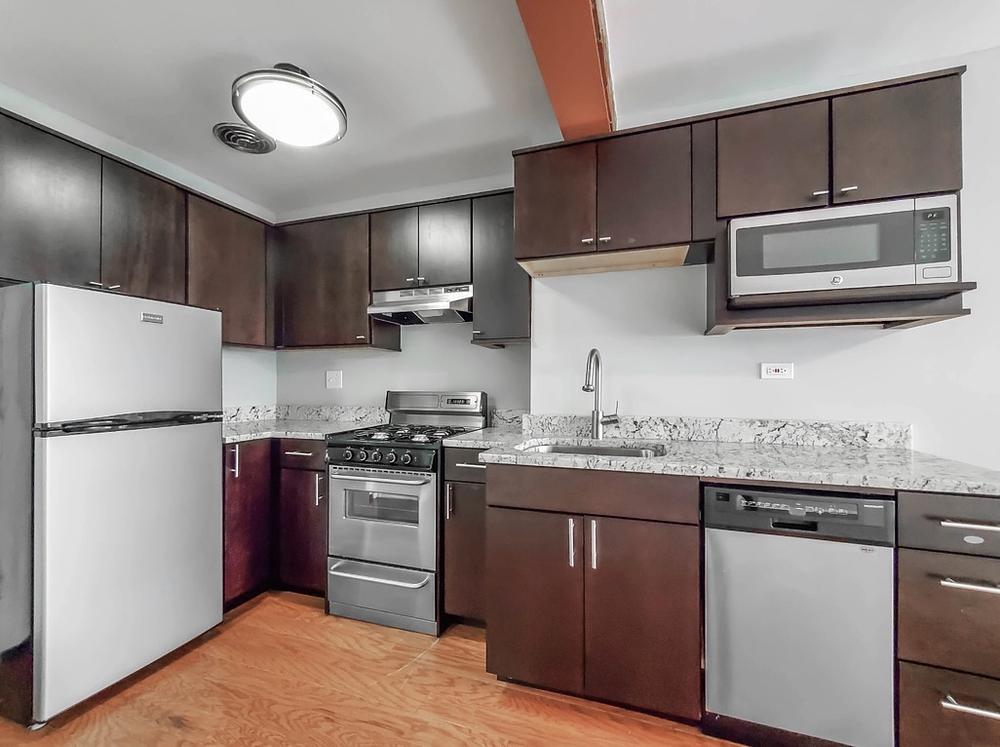 Grace Shores 639 W Grace St, Chicago, IL 60613