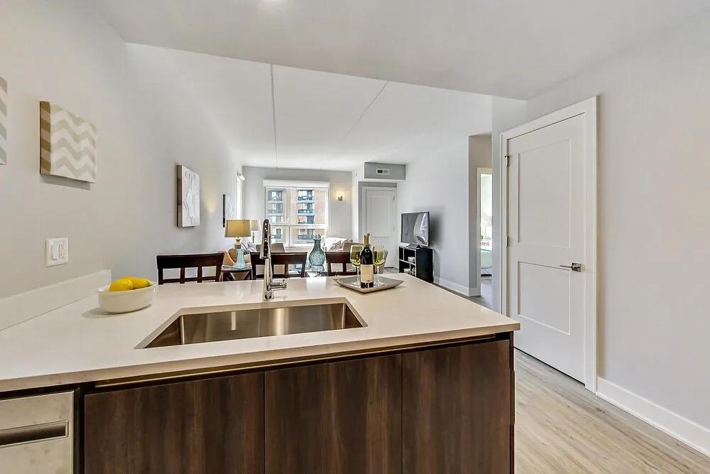 NEW - Arthurs of Old Town Apartments 300 W Division St, Chicago, IL 60610