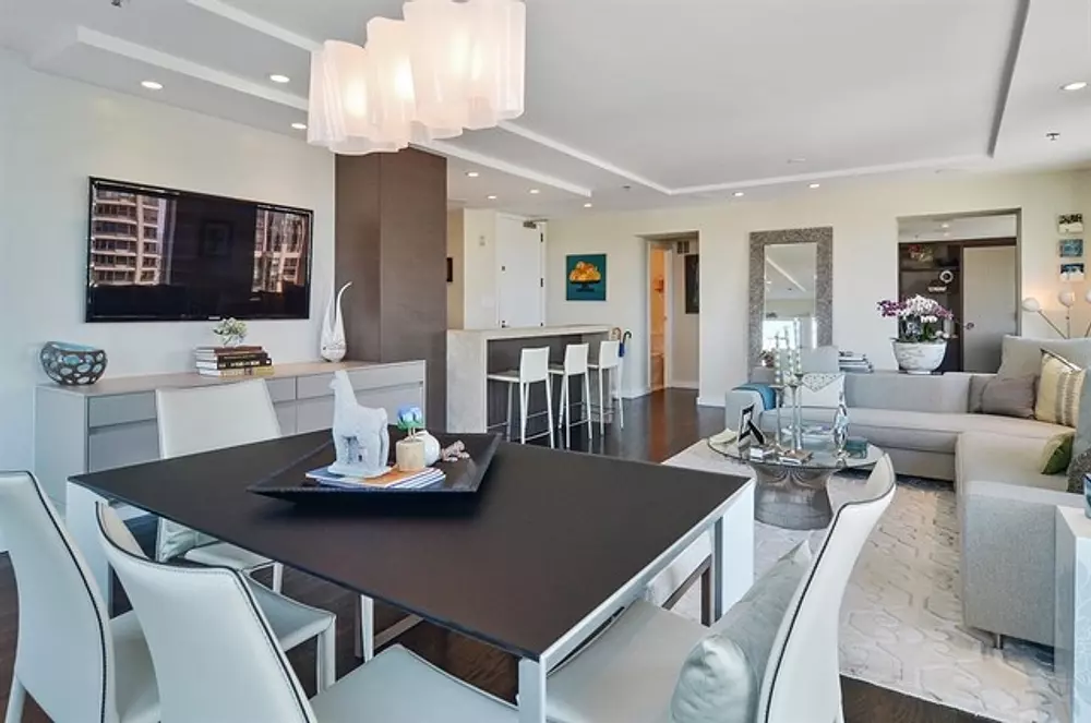 8 East Huron 8 E Huron St, Chicago, IL 60611