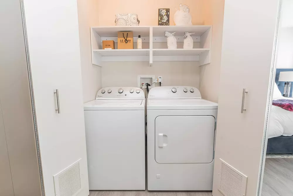 8 East Huron 8 E Huron St, Chicago, IL 60611