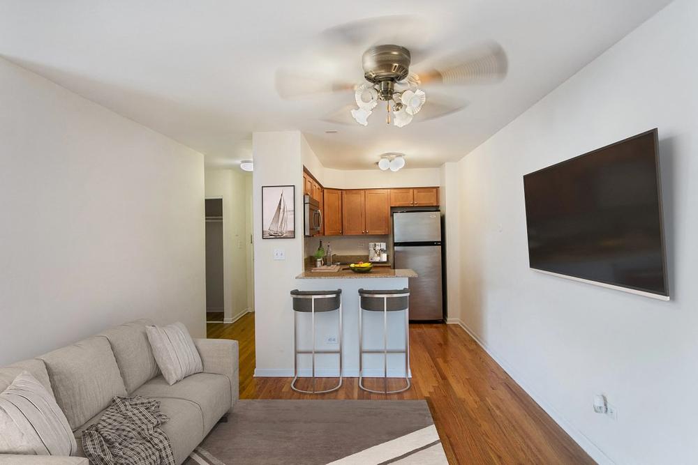 Oakdale Terrace - 525 W Oakdale Ave 525 W Oakdale Ave, Chicago, IL 60657