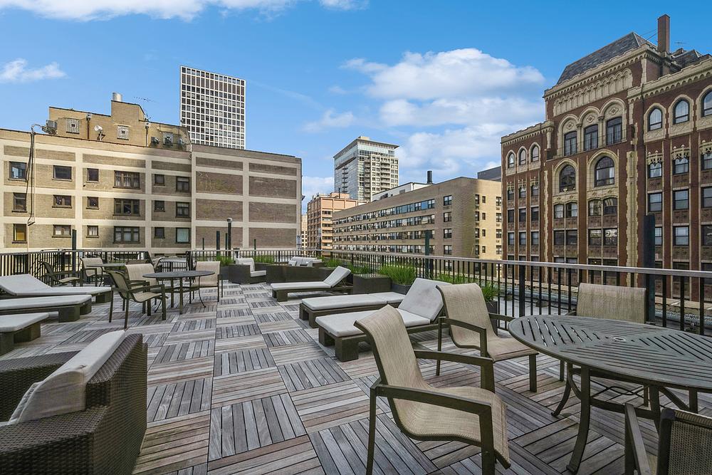 Seneca 200 E Chestnut St, Chicago, IL 60611