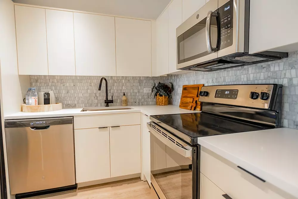 21 East Chestnut 21 E Chestnut St, Chicago, IL 60611