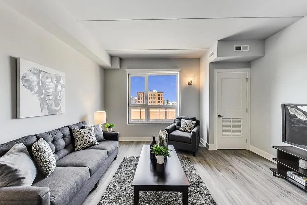 NEW - Arthurs of Old Town Apartments 300 W Division St, Chicago, IL 60610