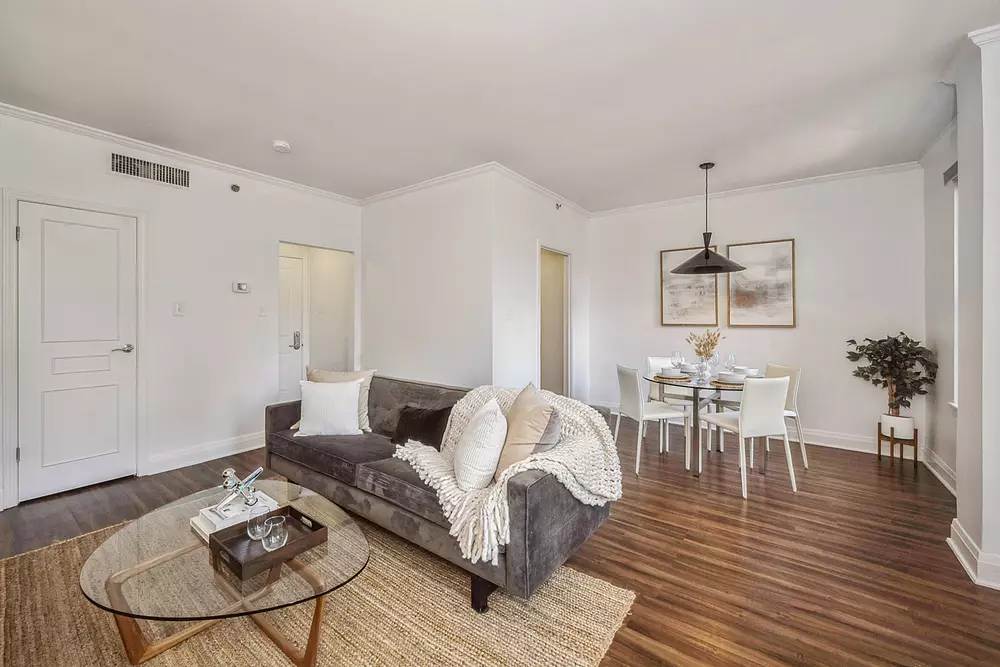 Seneca 200 E Chestnut St, Chicago, IL 60611