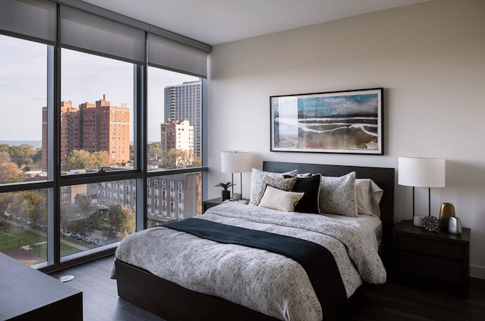 Eight Eleven Uptown 811 W Agatite Ave, Chicago, IL 60640