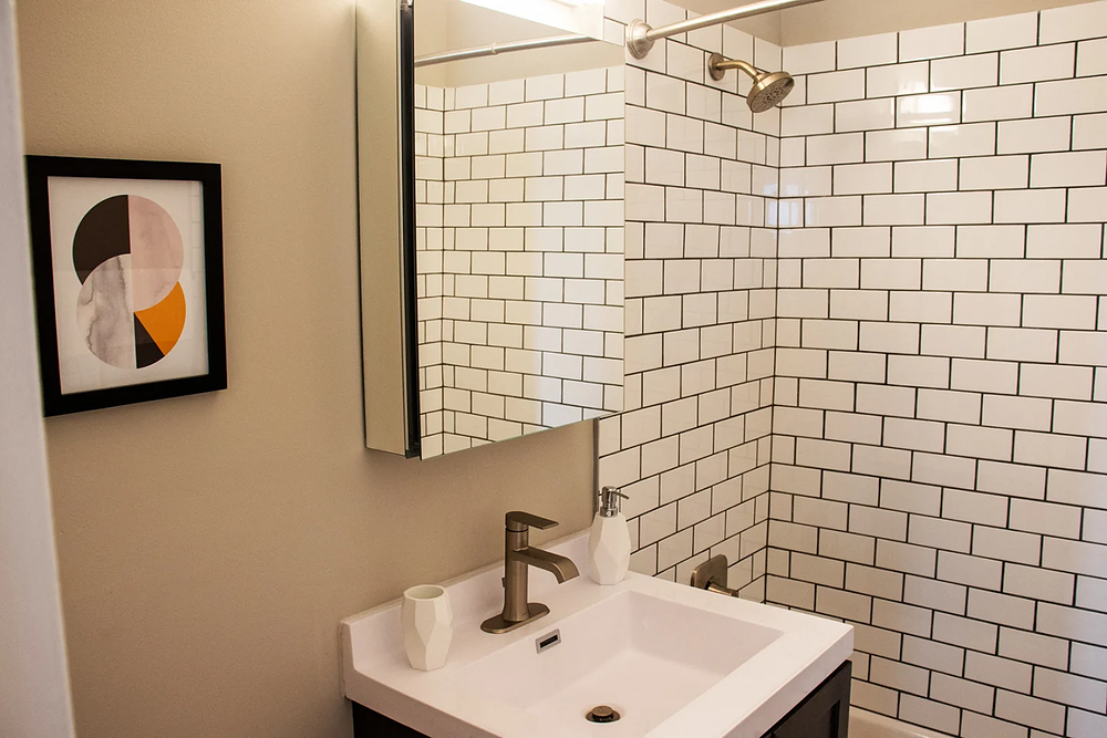 Reside on Barry 533 W Barry Ave, Chicago, IL 60657