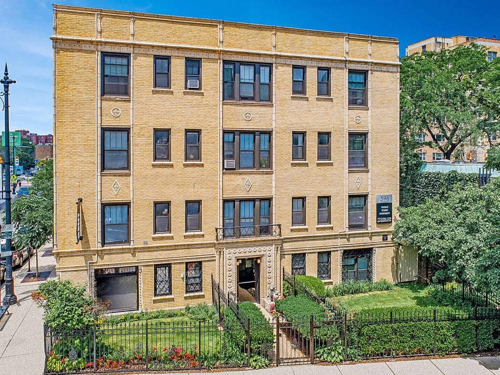 596 W. Hawthorne 596 W Hawthorne Pl, Chicago, IL 60657