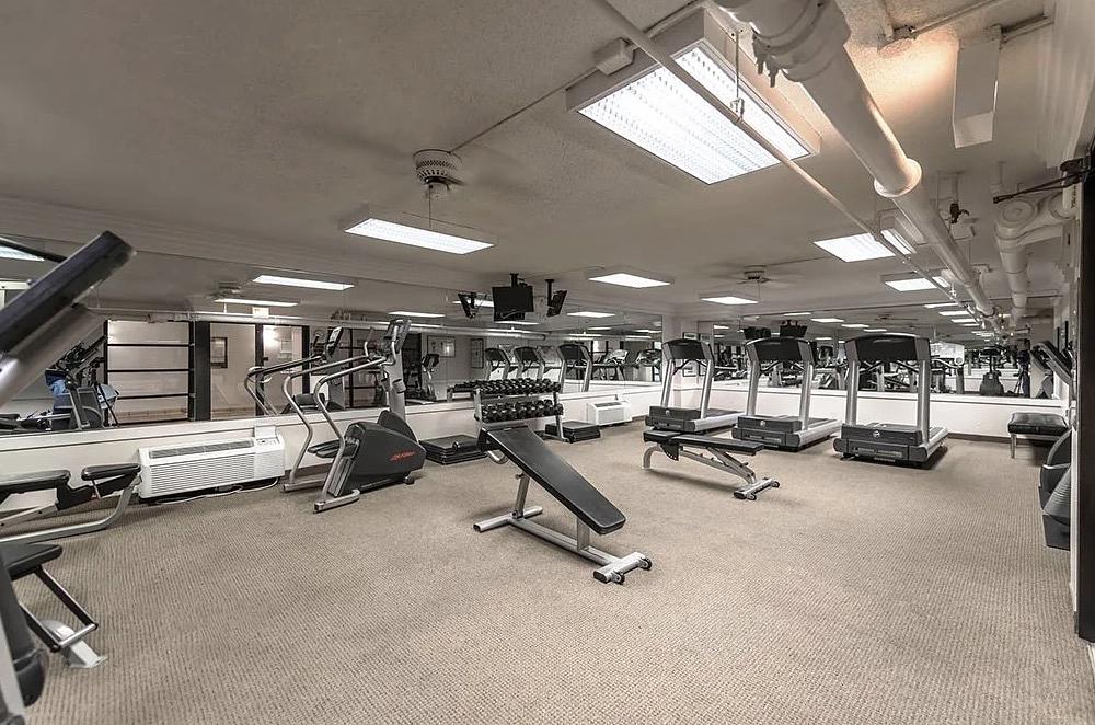 65 East Scott 65 East Scott Chicago, IL 60610