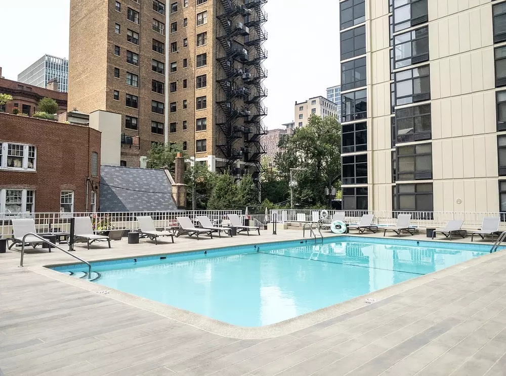 65 East Scott 65 East Scott Chicago, IL 60610