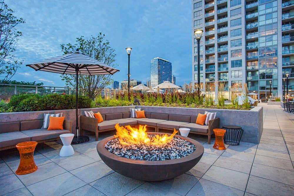 The Hudson 750 N Hudson Ave, Chicago, IL 60654