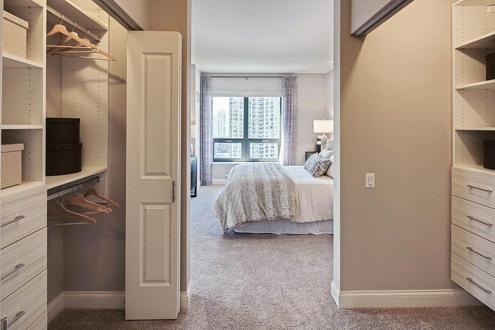 AMLI River North 71 W Hubbard St, Chicago, IL 60654
