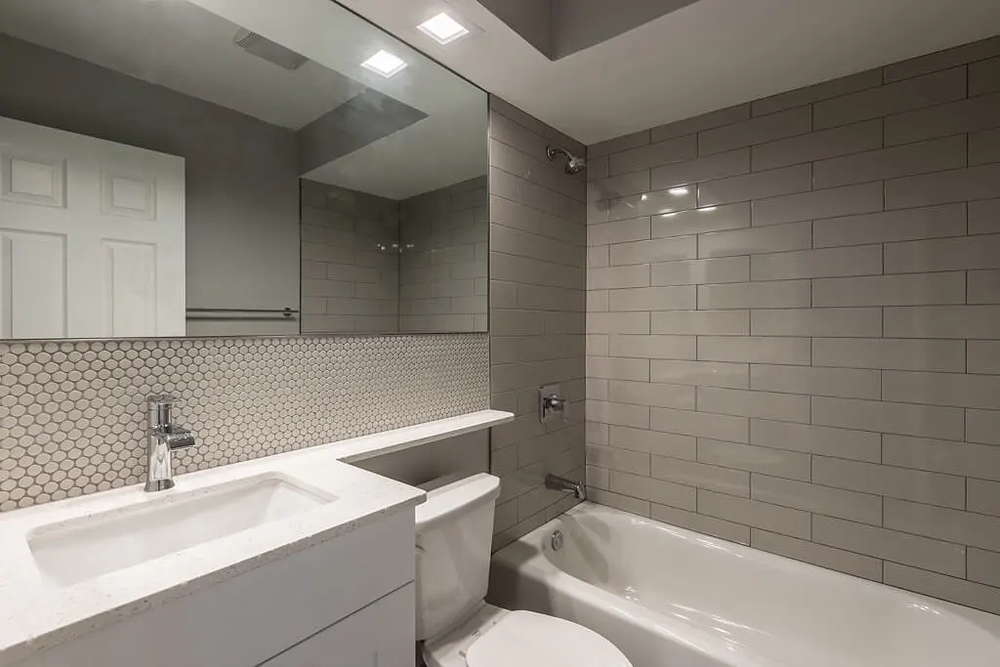 Sheridan Terrace - 6725 N Sheridan Rd 6725 N Sheridan Rd, Chicago, IL 60626 Rogers Park - Leasing by Cross Street